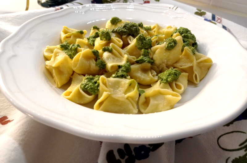 Fagottini al limone con salsa di bietola