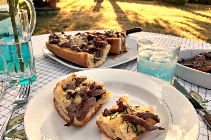 Crostone con straccetti e formaggio