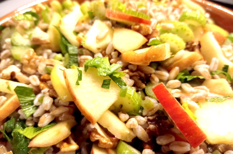 Insalata di orzo croccante